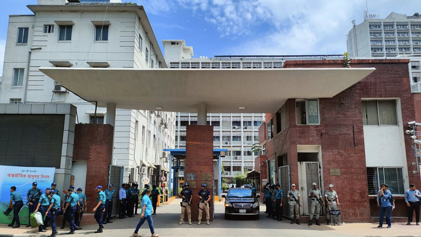 journalists denied entry at Bangladesh Secretariat protest 2025 journalists denied entry at Bangladesh Secretariat protest 2025