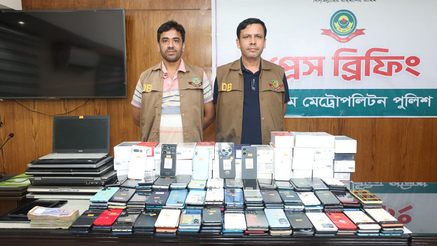 Stolen mobile phone syndicate busted in Chattogram Stolen mobile phone syndicate busted in Chattogram