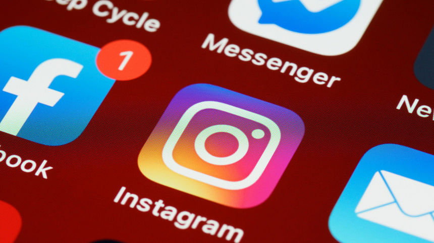 Facebook x Instagram x Meta Facebook x Instagram x Meta