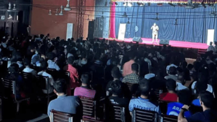 Standup comedy show held at DU for the first time Standup comedy show held at DU for the first time