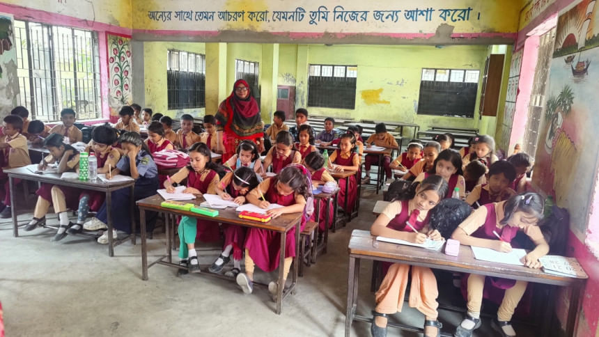 classroom in primary school classroom in primary school