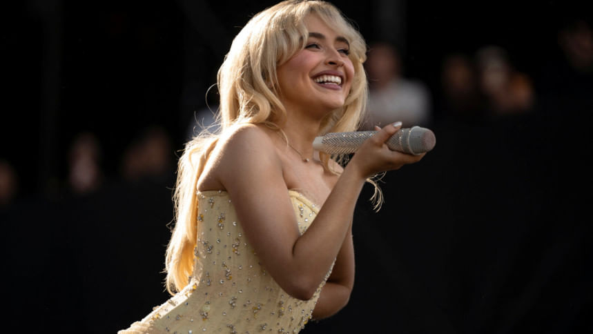 Don’t judge this book by its cover: Sabrina Carpenter’s new album is more than what meets the eye Don’t judge this book by its cover: Sabrina Carpenter’s new album is more than what meets the eye