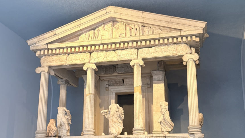 Gods, graves, and gallery lighting: A love letter to looted civilizations  Gods, graves, and gallery lighting: A love letter to looted civilizations