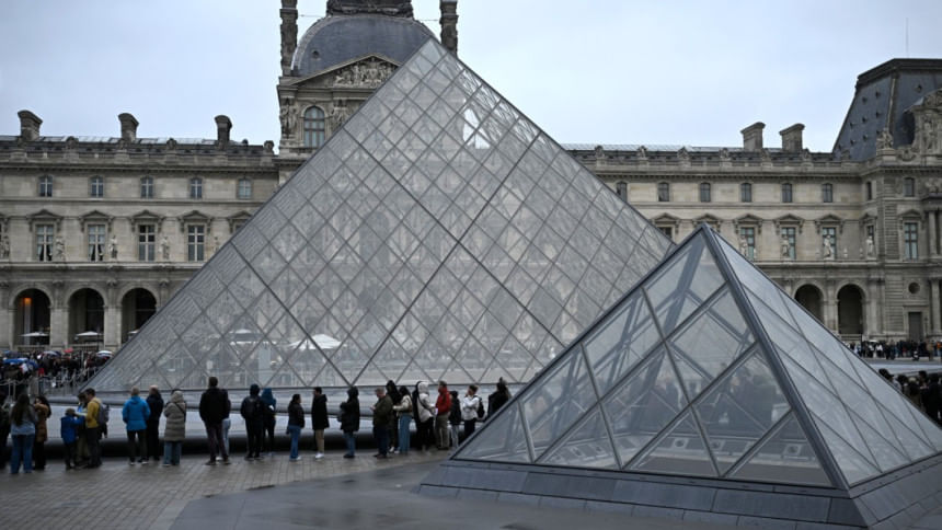 Louvre denies tapping Israeli firm in theft probe