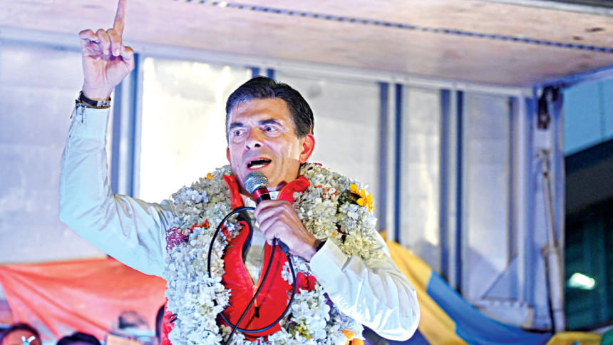 Bolivia elects center-right president