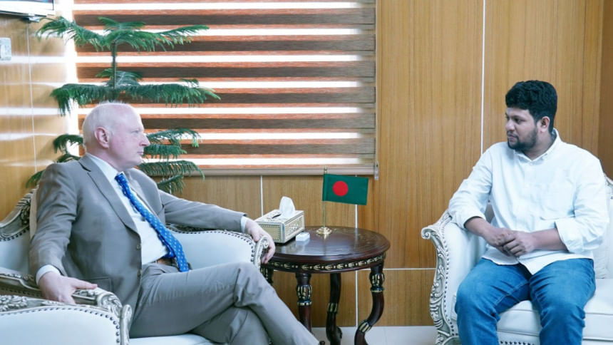 Media freely criticising govt at present: Adviser Mahfuj