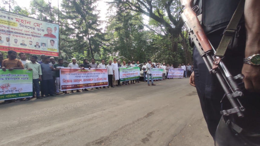 Railway staff protest ICD project on Ctg land that includes graveyard, mosque