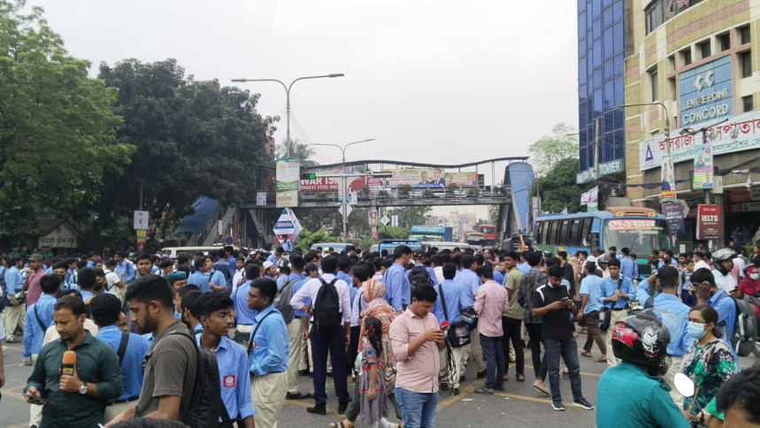 Students block Farmgate intersection demanding safer roads