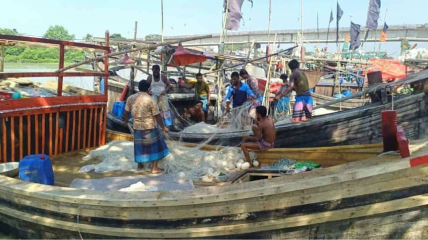 Patuakhali fishermen ready to venture into sea as 22-day fishing ban ends tonight