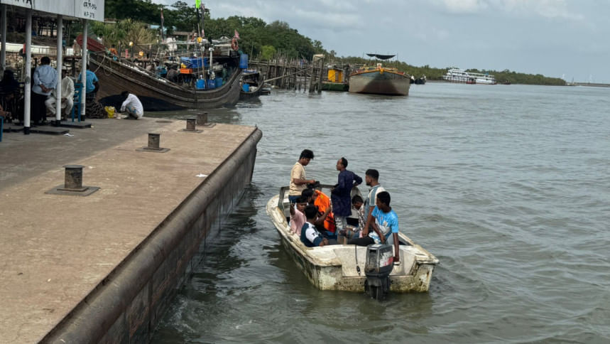 Saint Martin's reopens to tourists, but no ships set sail