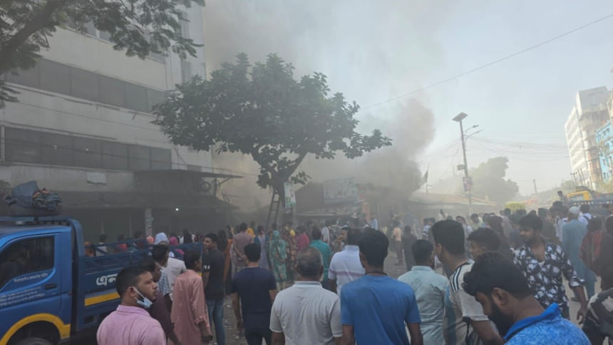 Fire breaks out at cotton warehouse in Tongi