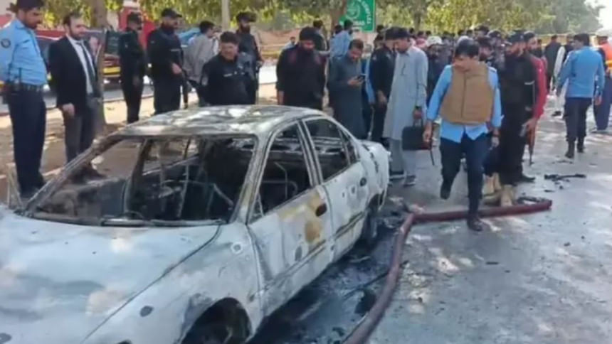 12 killed in suicide blast outside a court in Islamabad
