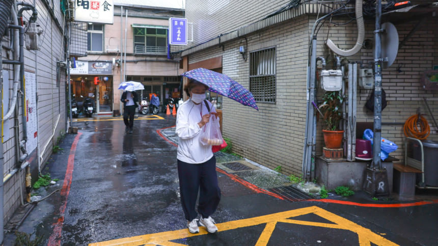 Typhoon Fung-wong brings floods to Taiwan, thousands evacuated