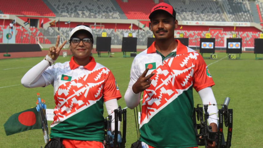 Himu, Bonna take Bangladesh into final