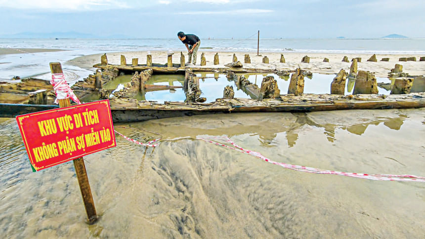 Typhoon reveals ancient shipwreck in Vietnam