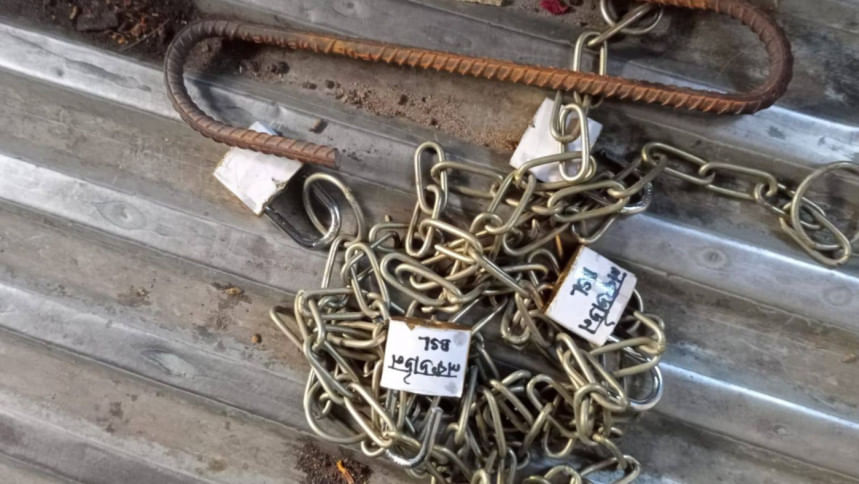 Several DU gates found chained and labeled ‘Lockdown’