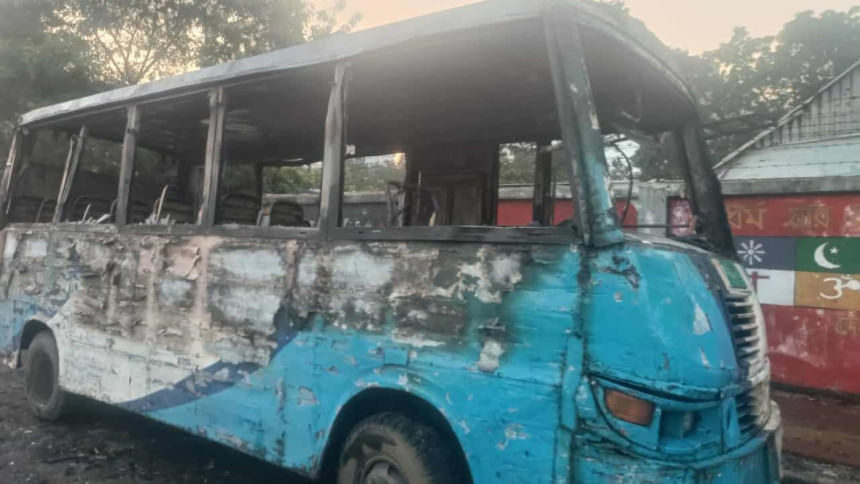 Parked minibus catches fire on Dhaka–Ctg highway