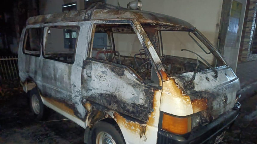 Ambulance, bus set on fire in Sylhet