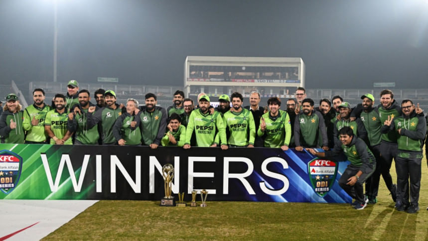 Clinical Pakistan whitewash Sri Lanka 3-0 in ODI series