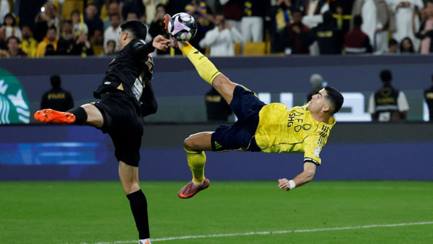 Ronaldo, 40, rolls back the years with wonder bicycle kick