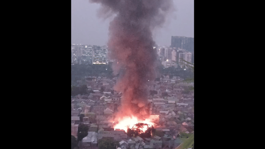 Fire erupts in Dhaka's Korail slum