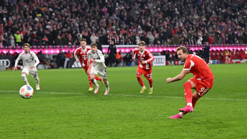 Late Kane penalty saves Bayern point against rock bottom Mainz