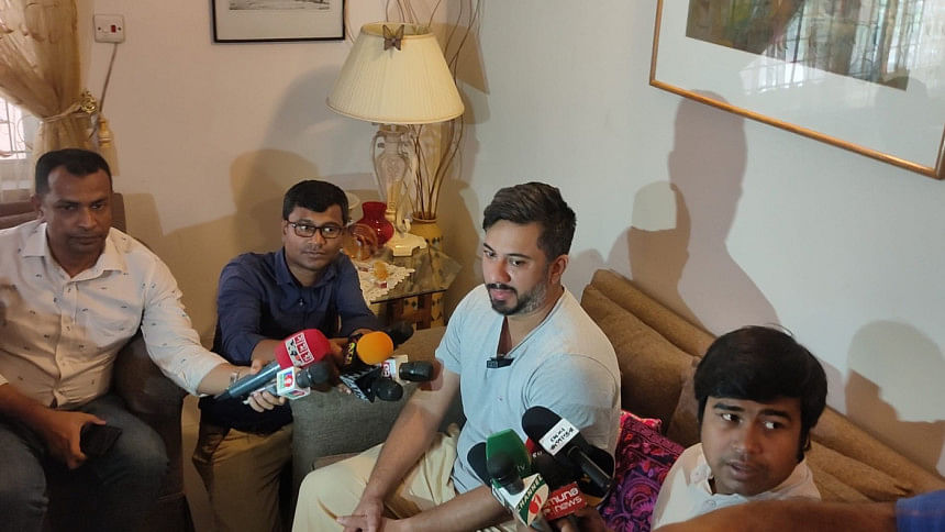DB police searched Amir Khasru’s flats in Banani, son says