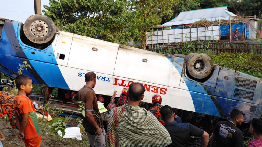 Woman, daughter killed as Tanguar Haor-bound bus plunges into ditch