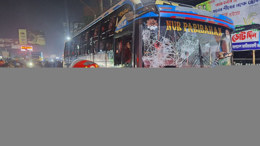 10 injured as students, transport workers clash in Barishal over half-fare