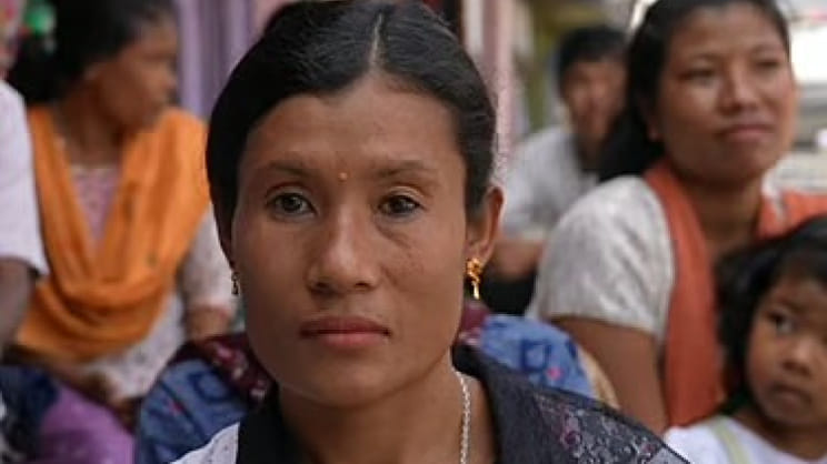  Runa Laila’s song inspires endangered Indian tribe to create its own alphabet