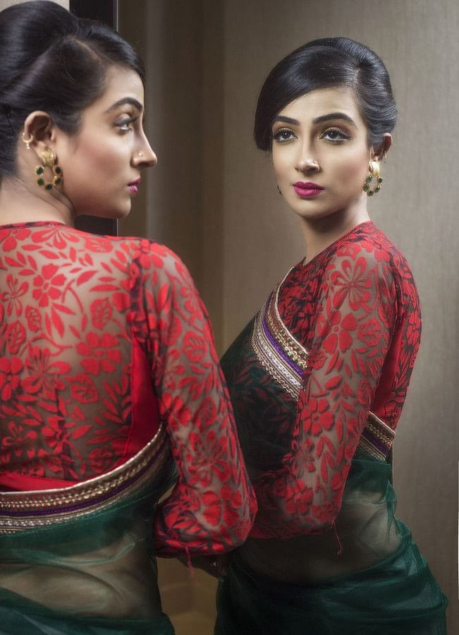 Elevate your sari game: Your guide to the trendiest sari blouses in town Elevate your sari game: Your guide to the trendiest sari blouses in town