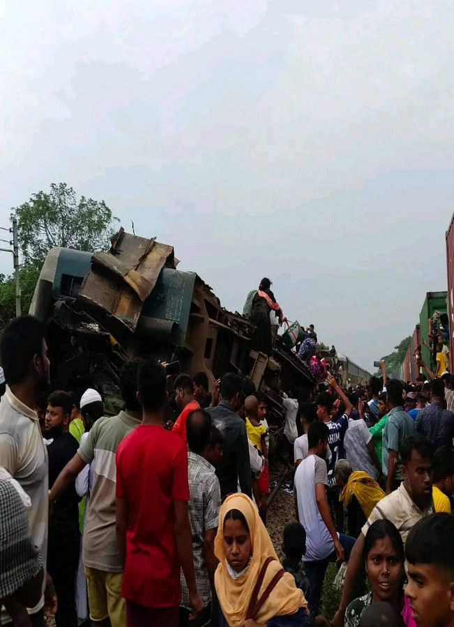 Collision Of Trains In Bhairab Kishoreganj: At Least 17 Killed As Two ...