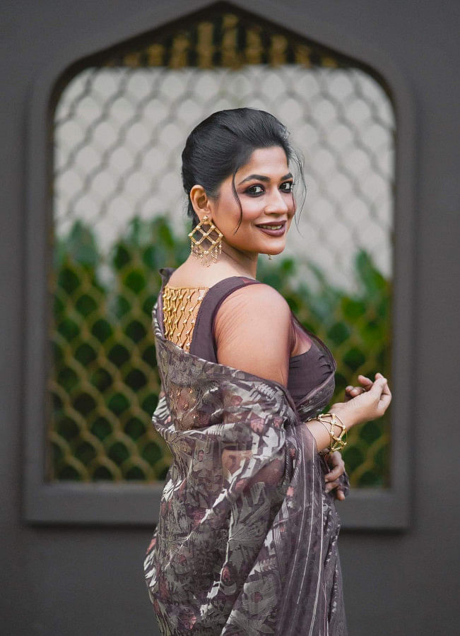Azmeri Haque Badhan dazzles in chic sari blouses Azmeri Haque Badhan in sari
