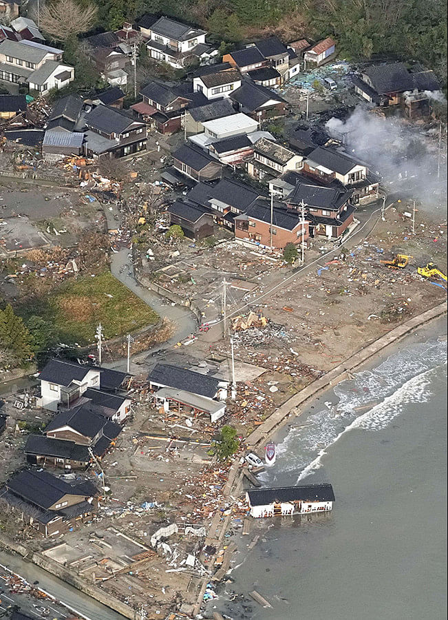 japan earthquake, Japan earthquake updates, Earthquake prompts tsunami warning for Japan, Japan hit by series of earthquakes, Magnitude 7.4 earthquake strikes Japan,