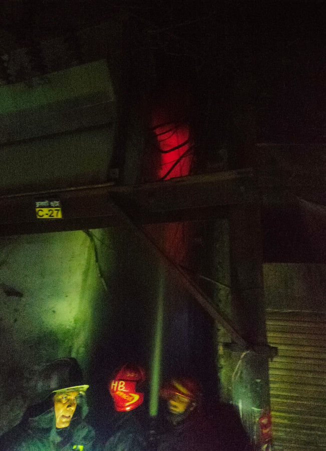 Fire erupts at Chawkbazar chemical warehouse Fire erupts at Chawkbazar chemical warehouse
