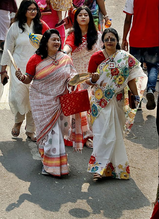 pahela baishakh, pahela baishakh celebration, pahela baishakh celebraion in Bangladesh, pahela baishakh 1431, Pahela Baishakh being celebrated across Bangladesh, first day of Bengali New Year, Bengali New Year-1431, Nobo Borsho, Pahela Baishakh festival,