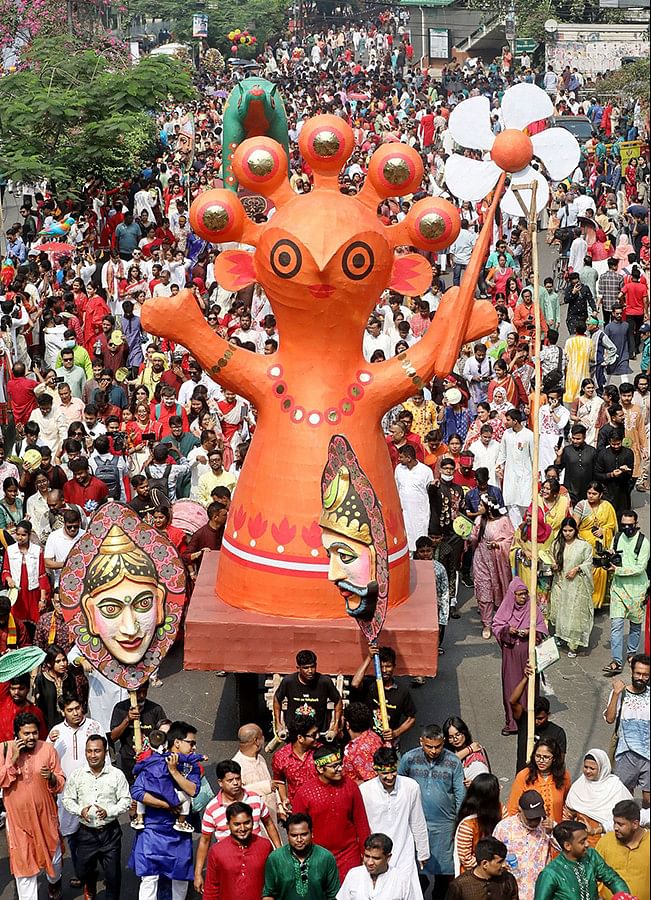 pahela baishakh, pahela baishakh celebration, pahela baishakh celebraion in Bangladesh, pahela baishakh 1431, Pahela Baishakh being celebrated across Bangladesh, first day of Bengali New Year, Bengali New Year-1431, Nobo Borsho, Pahela Baishakh festival,
