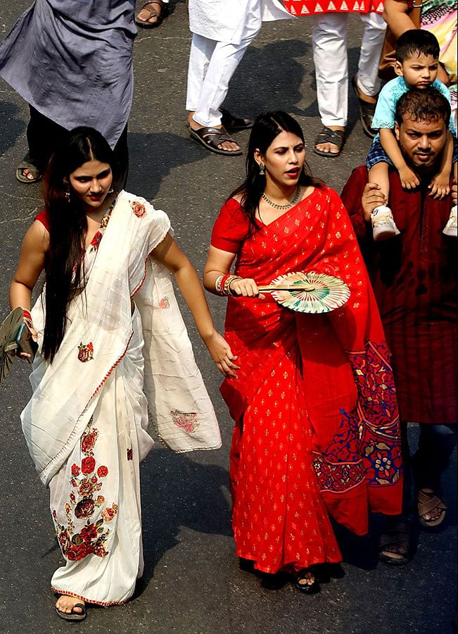 pahela baishakh, pahela baishakh celebration, pahela baishakh celebraion in Bangladesh, pahela baishakh 1431, Pahela Baishakh being celebrated across Bangladesh, first day of Bengali New Year, Bengali New Year-1431, Nobo Borsho, Pahela Baishakh festival,