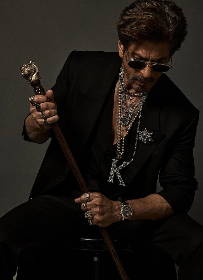 SRK makes memorable Met Gala debut in Sabyasachi SRK makes memorable Met Gala debut in Sabyasachi