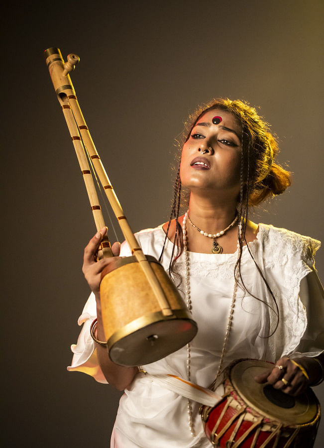 Suchona Shely : A modern Baul who speaks of harmony Suchona Shely : A modern Baul who speaks of harmony