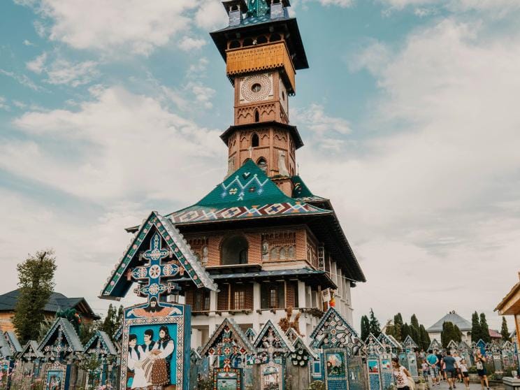 6 beautiful cemeteries to visit around the world     toa-heftiba-vdihn7igcs4-unsplash