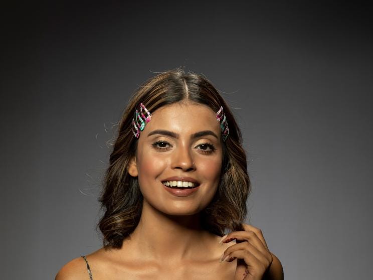 Turn heads with trendy hair clips this summer!