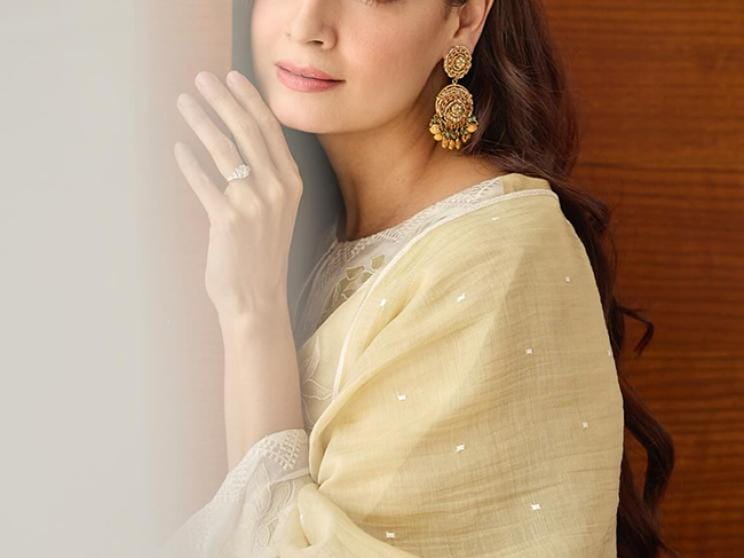 dia_mirza.jpg
