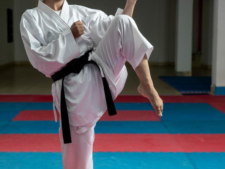 6 essential self-defence moves every girl needs to know