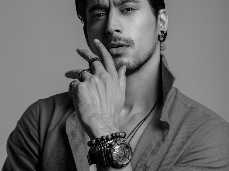 Unlock your style with these trending men’s accessories 