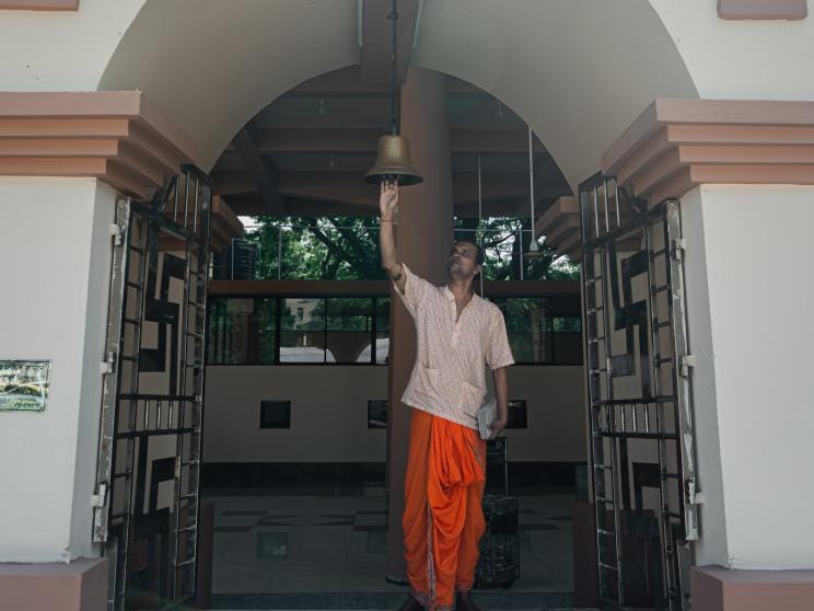 The people who make Durga Puja happen behind the scenes