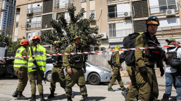 Israeli security forces and first responders gather at the site of an Iranian strike that hit a residential neighbourhood in Bat Yam, south of Tel Aviv. Photo: AFP