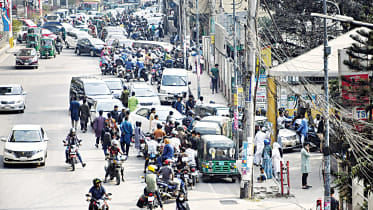 People overwhelm filling stations amid fear of supply crunch