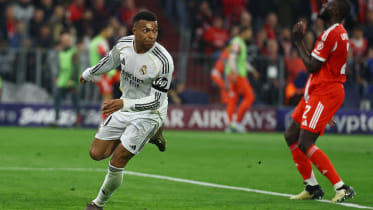 2026-04-15T195253Z_1340591871_UP1EM4F1J84F9_RTRMADP_3_SOCCER-CHAMPIONS-FCB-RMA.JPG