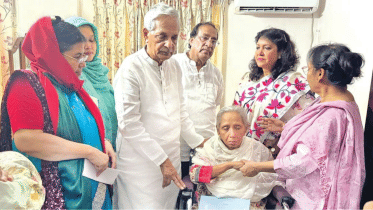 Cultural Affairs Minister, State Minister visit ailing Shabnam Mushtari, provide financial aid